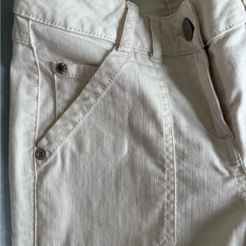 Women's Straight Leg Jeans in Cream - Picture 4 of 15